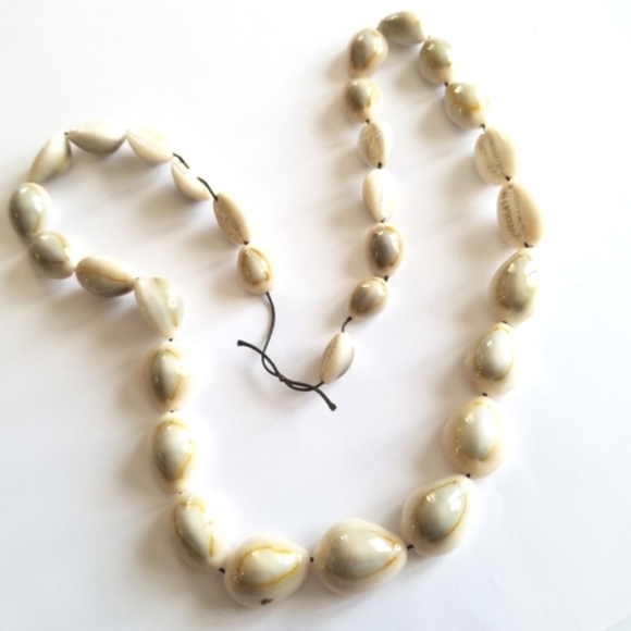 Vintage Jewelry - Vintage seashell necklace lei luau beach ocean jewelry cowrie surfer surf